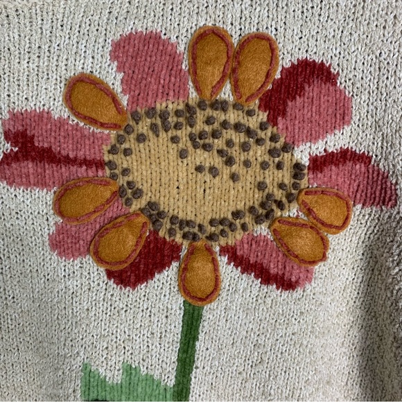 90’s Vintage Flower Embroidered Knit Sweater - Picture 4 of 14